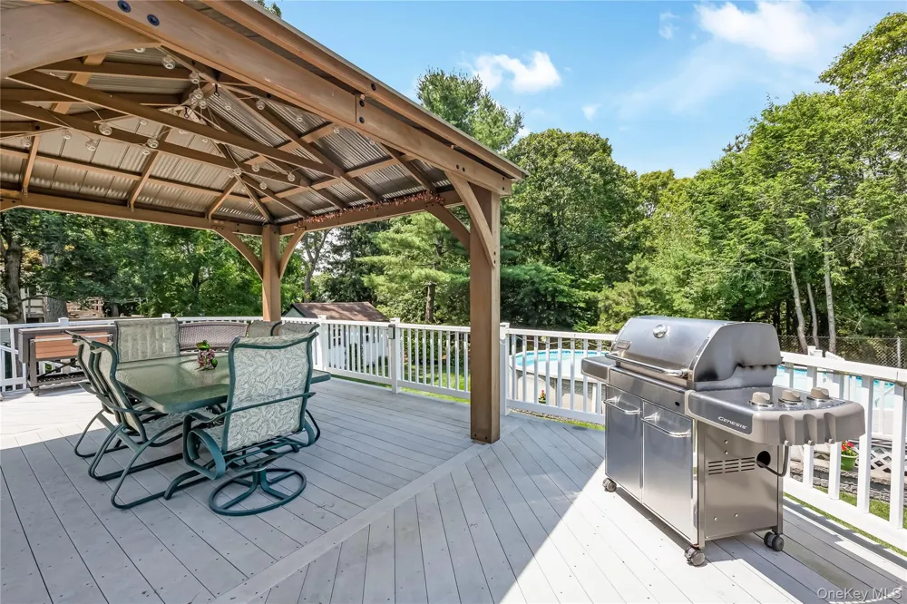 353 Thrift Street Ronkonkoma, NY 11779