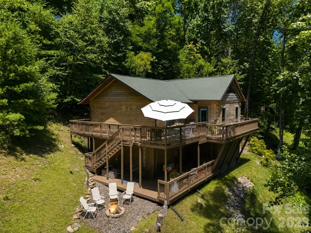 619 Leisure Lane Burnsville, NC 28714