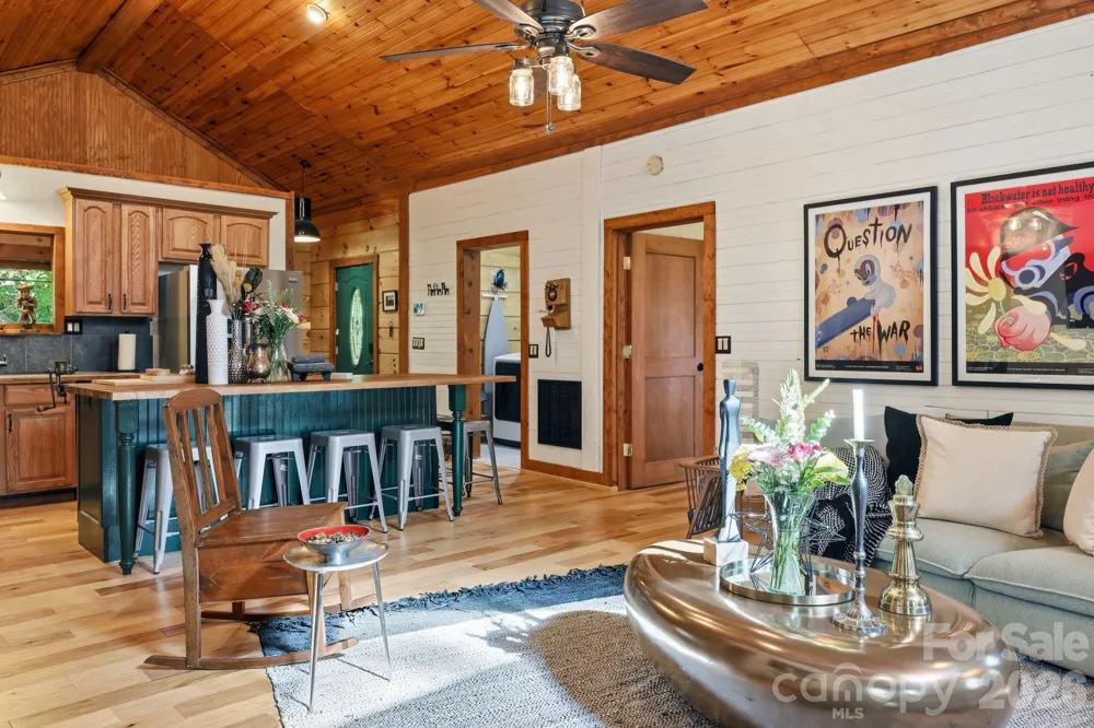 619 Leisure Lane Burnsville, NC 28714