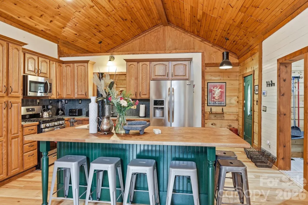619 Leisure Lane Burnsville, NC 28714