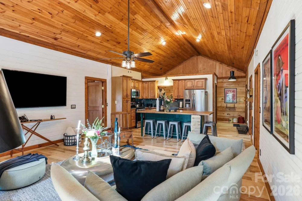 619 Leisure Lane Burnsville, NC 28714