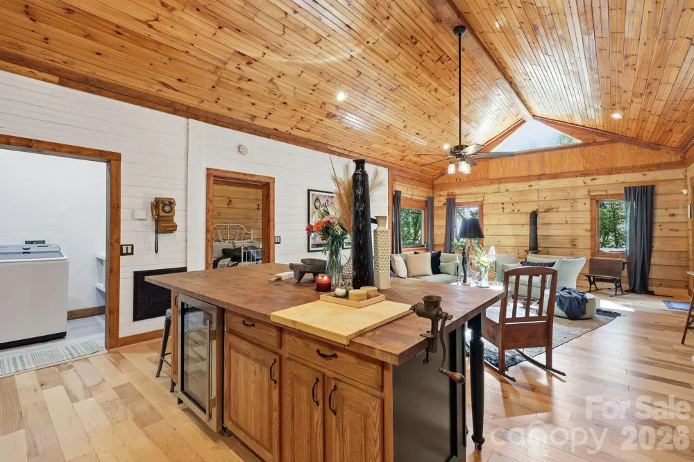 619 Leisure Lane Burnsville, NC 28714