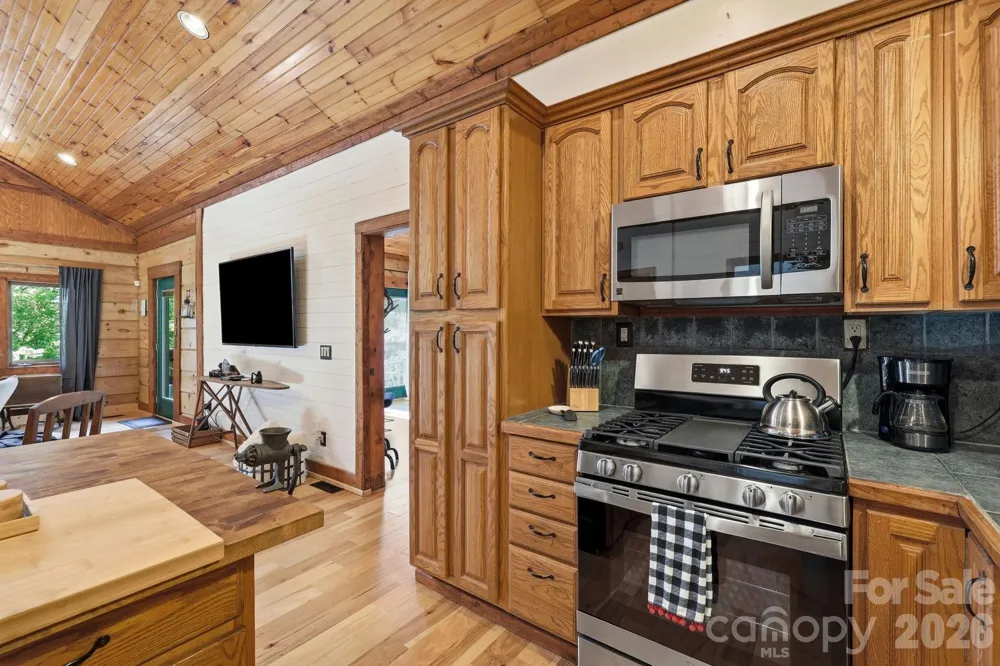 619 Leisure Lane Burnsville, NC 28714