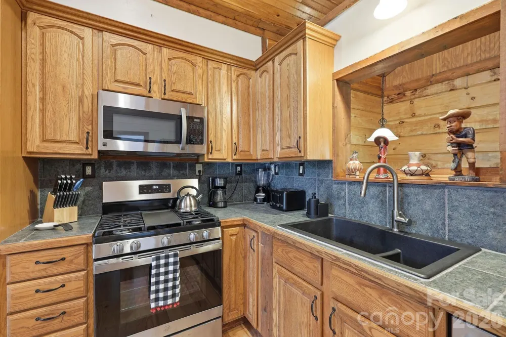 619 Leisure Lane Burnsville, NC 28714