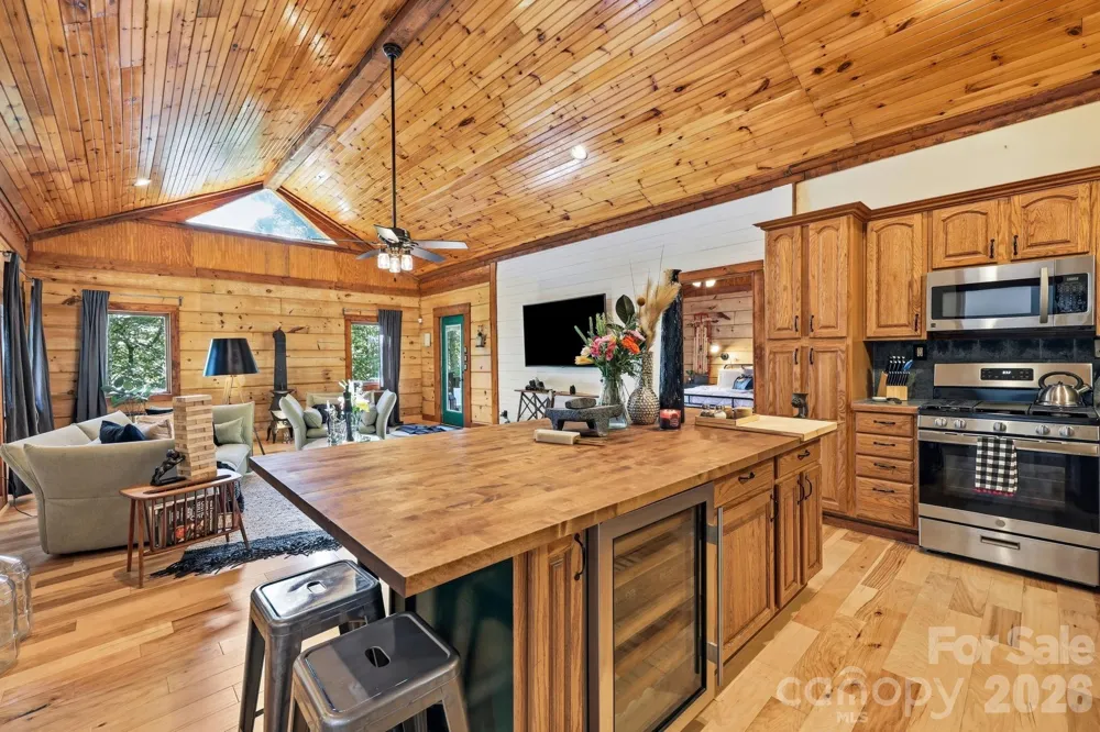 619 Leisure Lane Burnsville, NC 28714