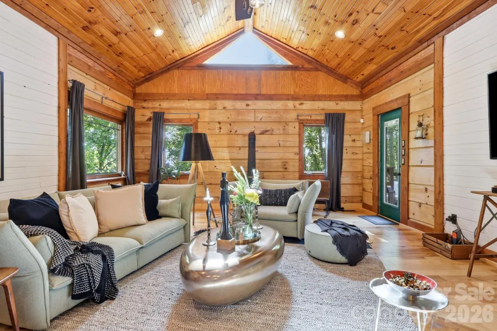619 Leisure Lane Burnsville, NC 28714