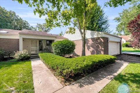 5229 Simpson Lake Road