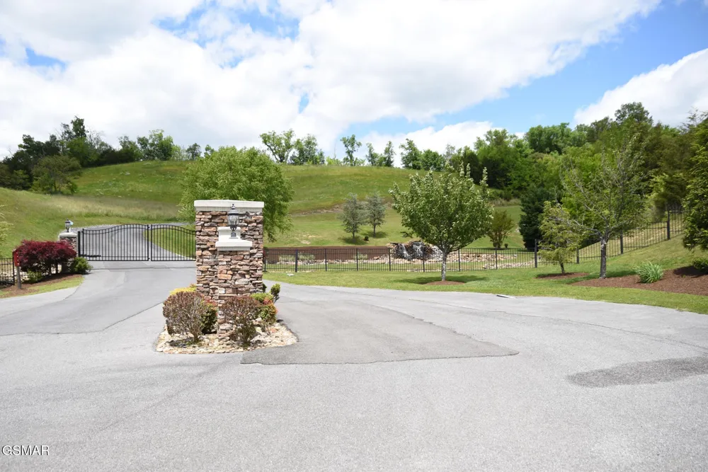 1516 Waterford Newport, TN 37821