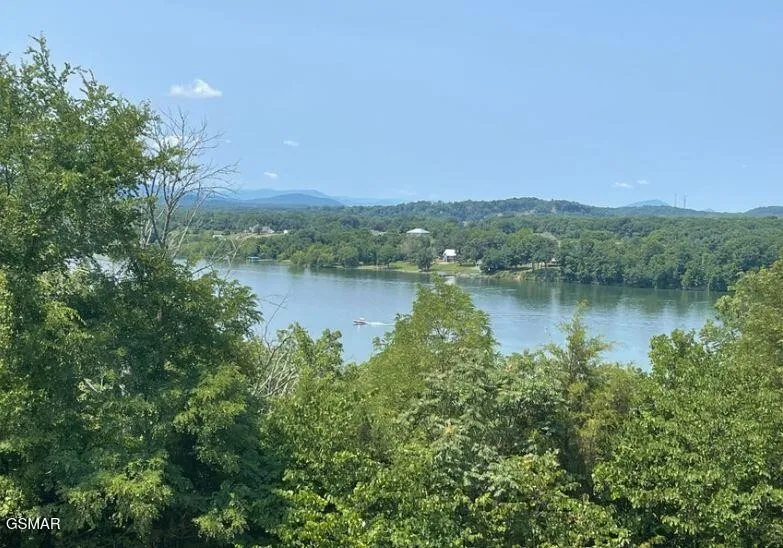 1516 Waterford Newport, TN 37821