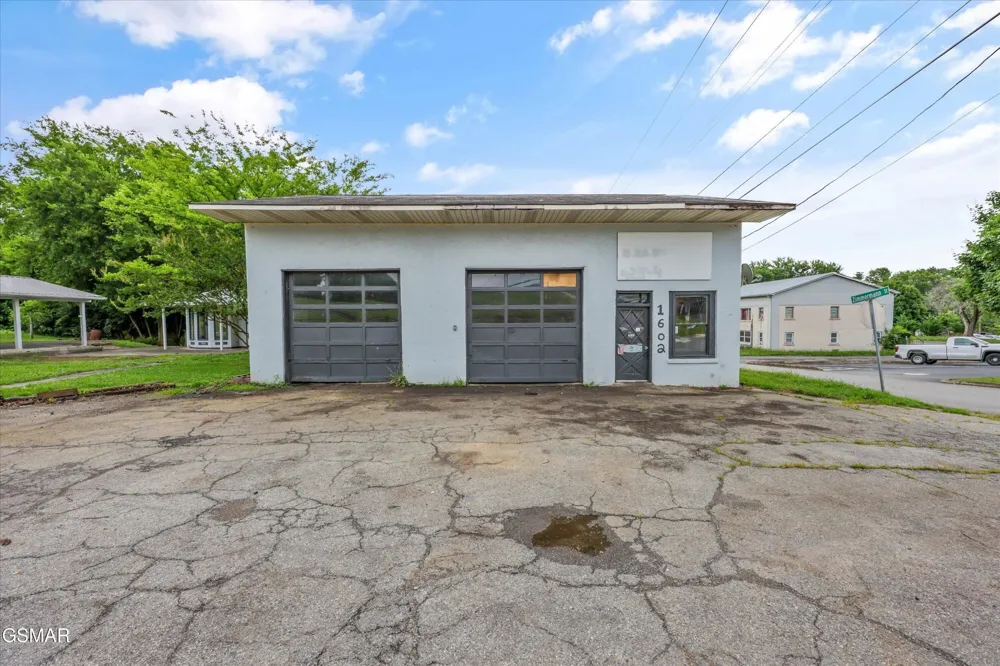 1602 Main St White Pine, TN 37890