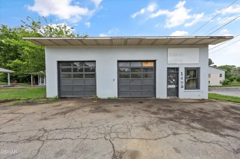 1602 Main St Street