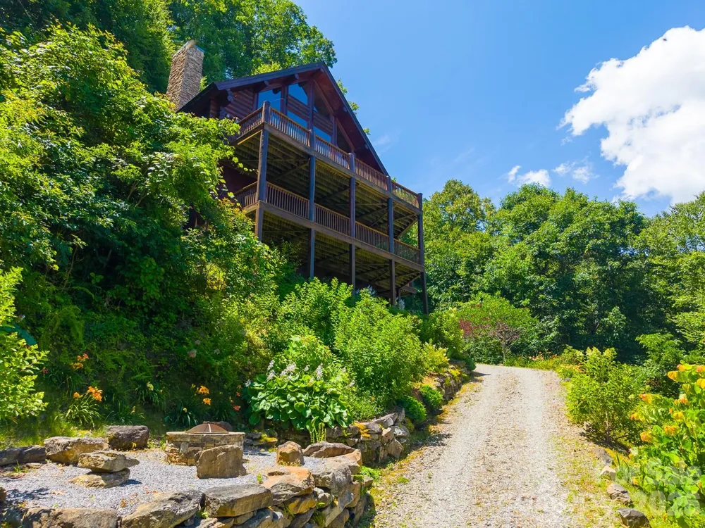 92 Falcons Peak Lane Whittier, NC 28789