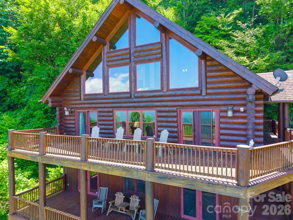 92 Falcons Peak Lane Whittier, NC 28789