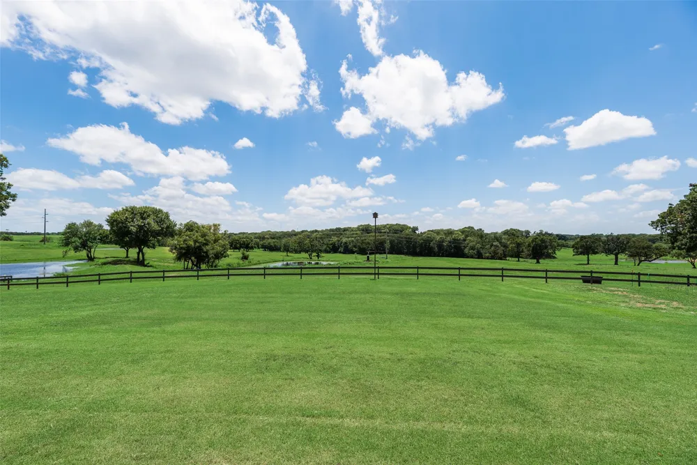 3188 Us-82 Bells, TX 75414