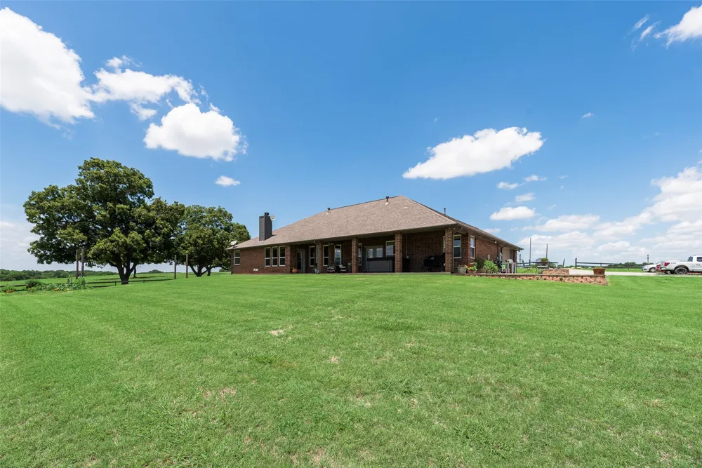 3188 Us-82 Bells, TX 75414