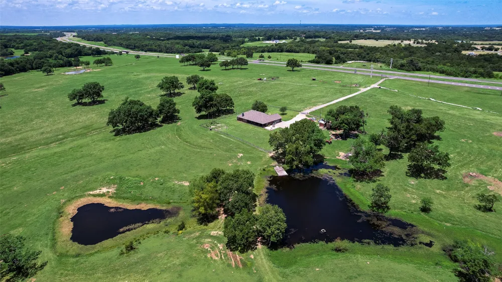 3188 Us-82 Bells, TX 75414
