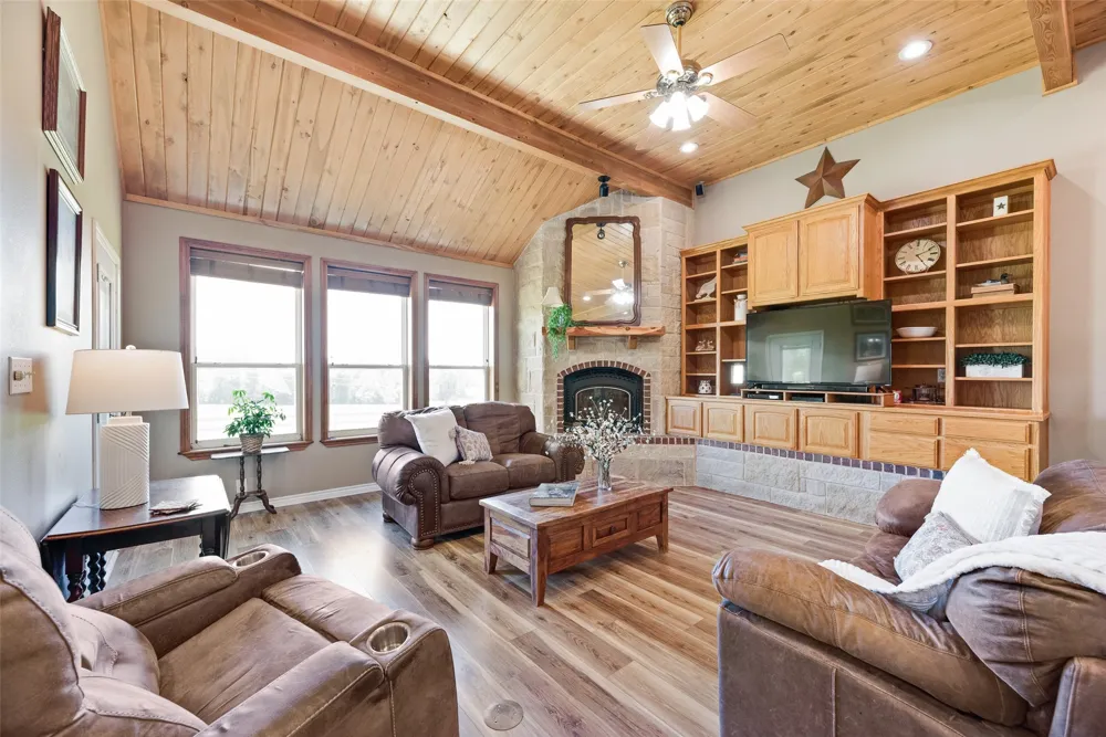 3188 Us-82 Bells, TX 75414