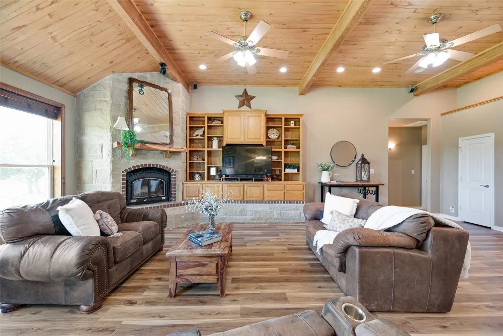 3188 Us-82 Bells, TX 75414