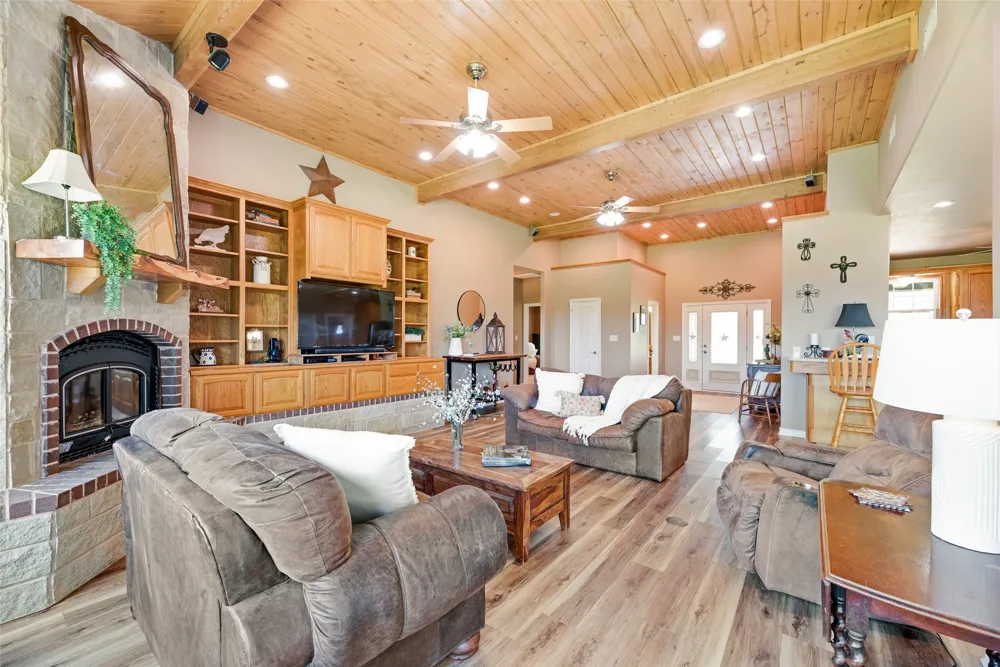 3188 Us-82 Bells, TX 75414