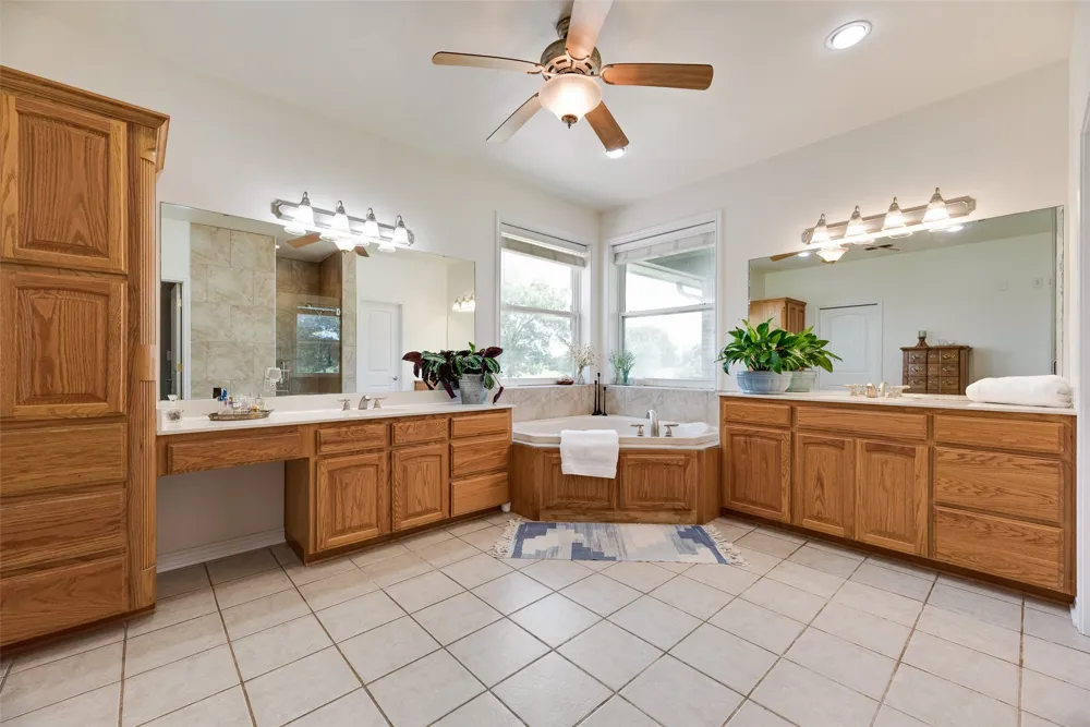 3188 Us-82 Bells, TX 75414