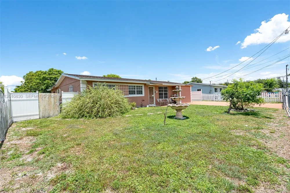 18010 NW 48th Ct Miami Gardens, FL 33055