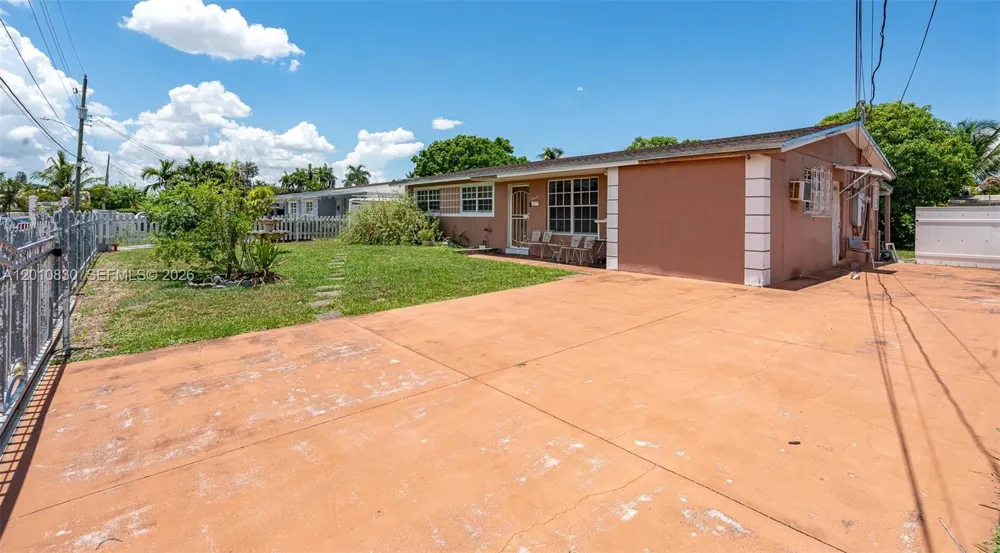 18010 NW 48th Ct Miami Gardens, FL 33055