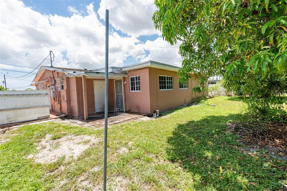 18010 NW 48th Ct Miami Gardens, FL 33055
