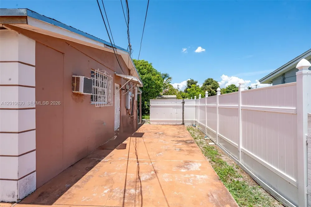 18010 NW 48th Ct Miami Gardens, FL 33055