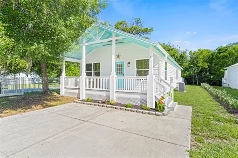 2 POINCIANA COVE RD