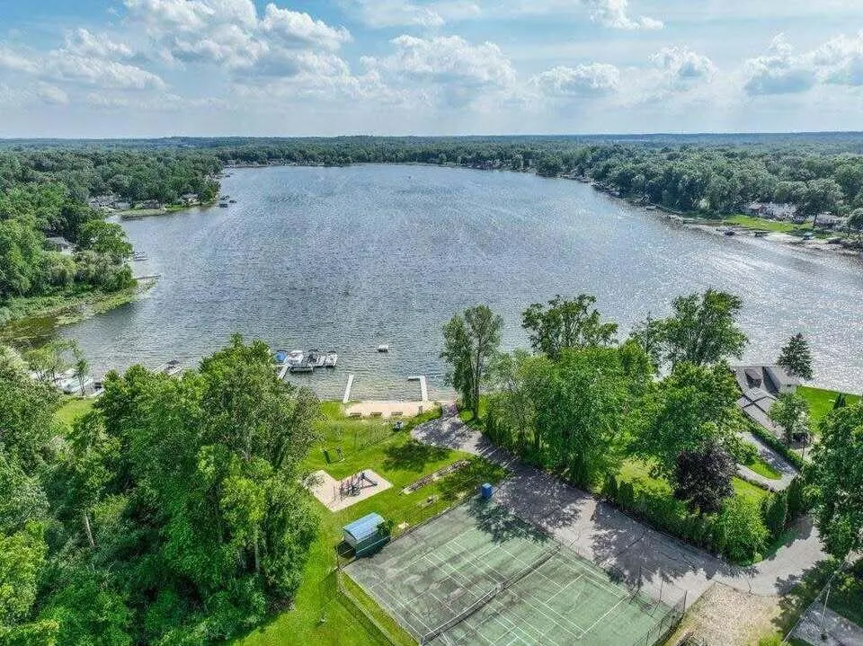 138 Grand Castle Terrace Battle Creek, MI 49014