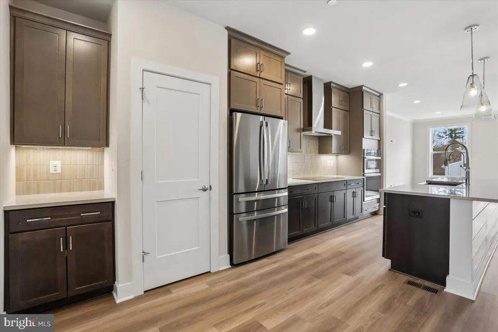 102 ALLEN LANE Poolesville, MD 20837