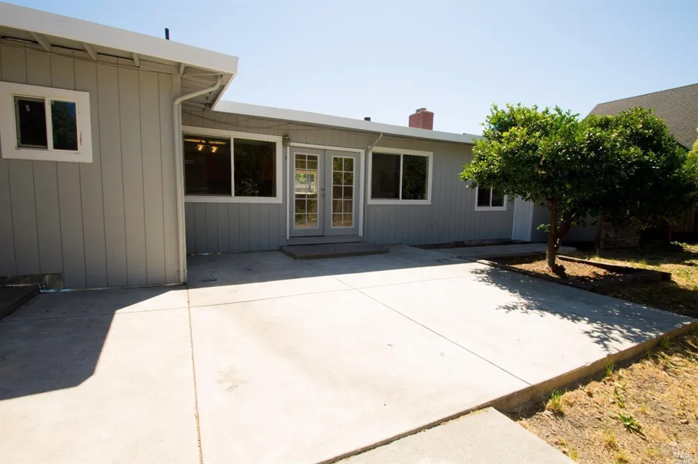 701 Corlano Avenue Santa Rosa, CA 95404