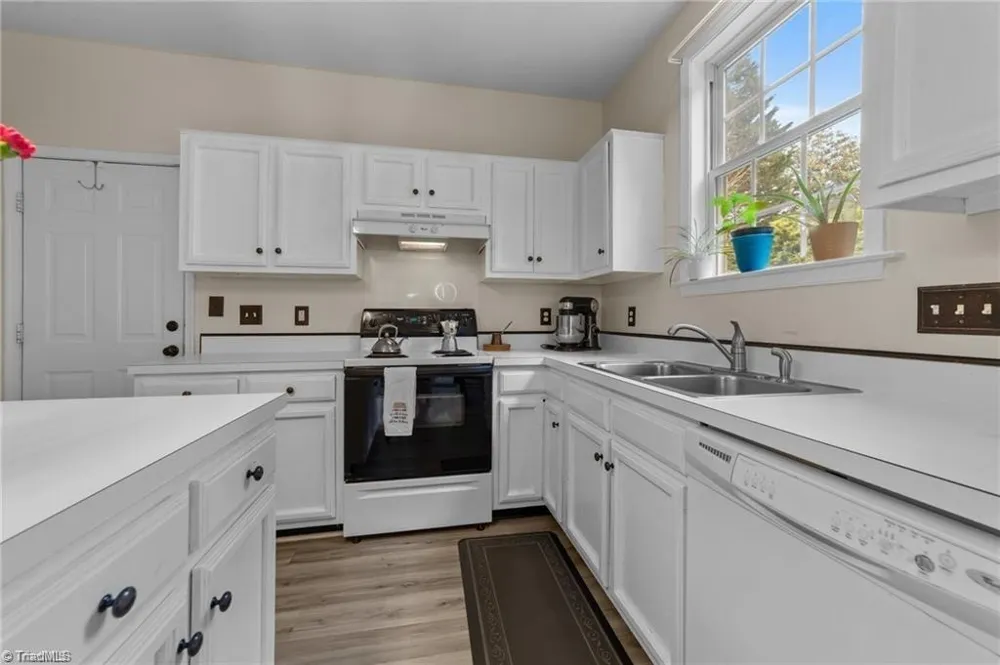 900 Biloxi Avenue Kernersville, NC 27284