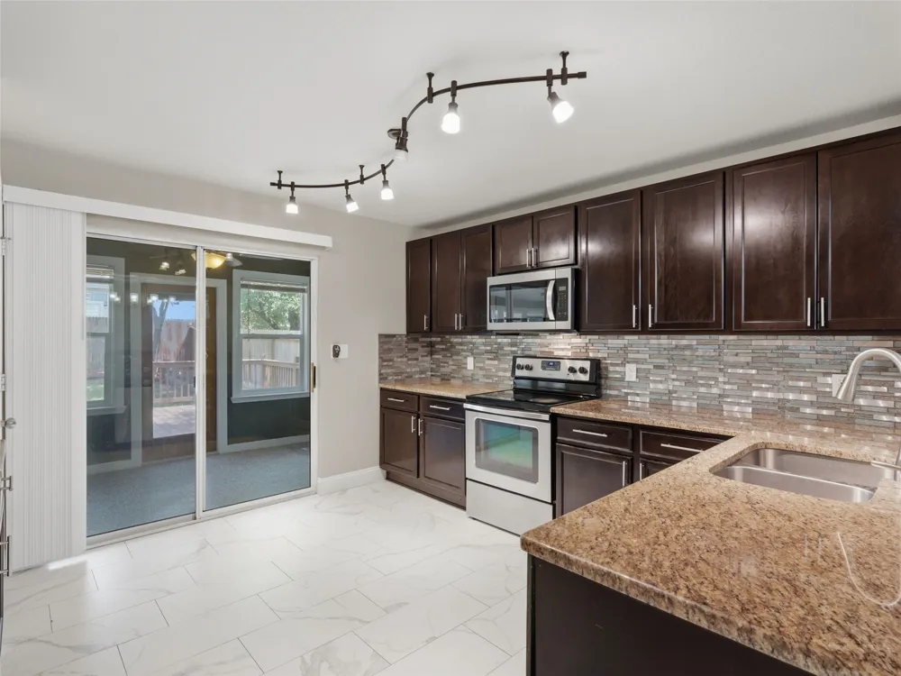 414 Walnut Crest Selma, TX 78154