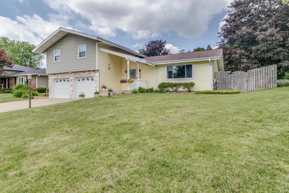 138 Grand Castle Terrace Emmett Charter Township, MI 49014