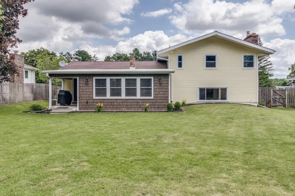 138 Grand Castle Terrace Emmett Charter Township, MI 49014