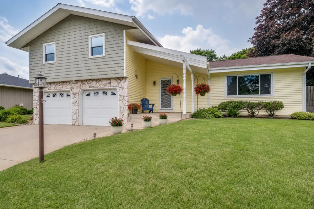 138 Grand Castle Terrace Emmett Charter Township, MI 49014