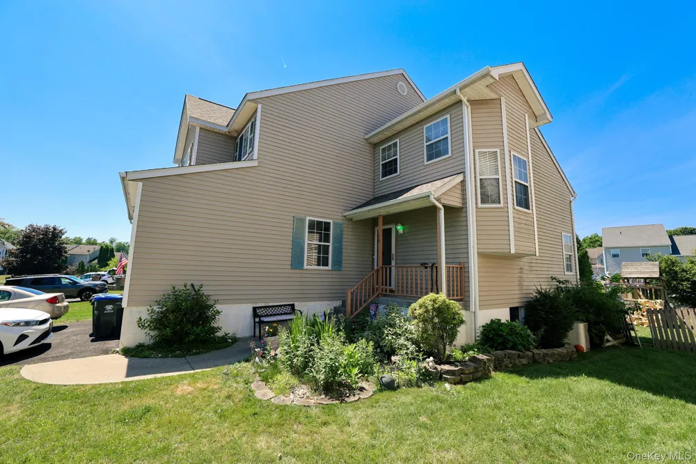 16 McLaughlin Way Washingtonville, NY 10992
