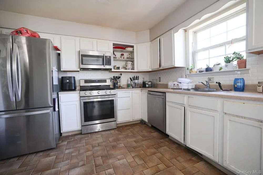 16 McLaughlin Way Washingtonville, NY 10992