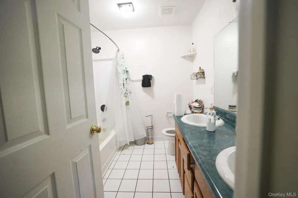 16 McLaughlin Way Washingtonville, NY 10992