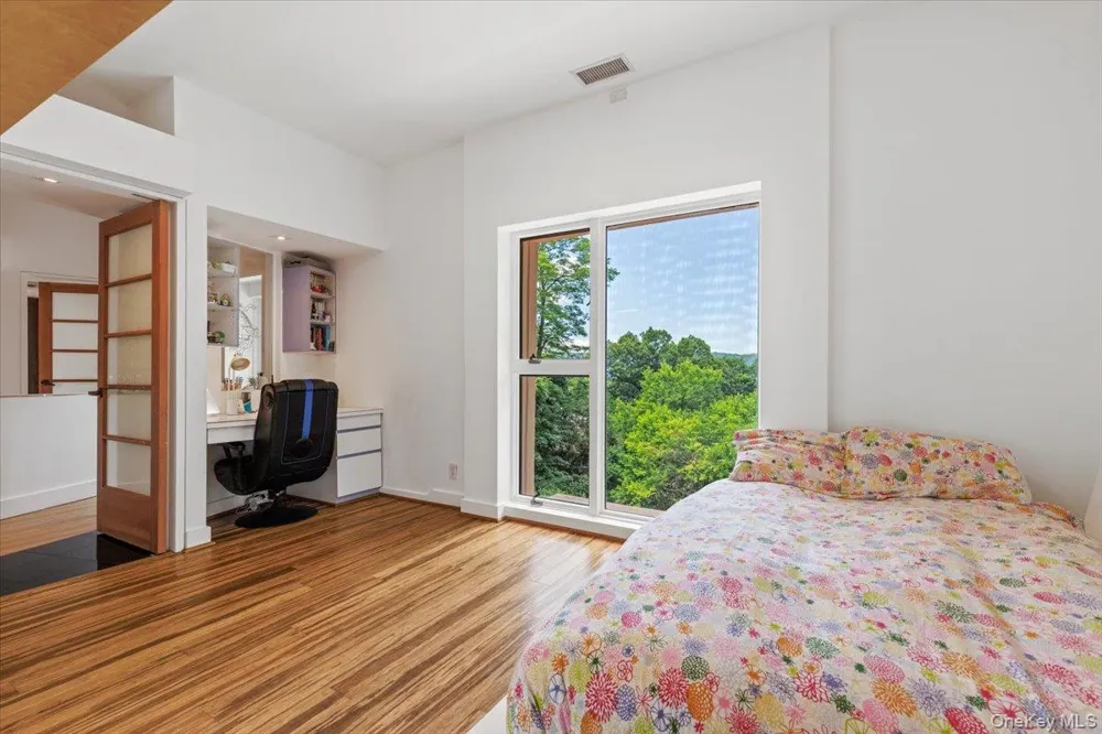150 Pinecrest Drive Hastings-on-Hudson, NY 10706