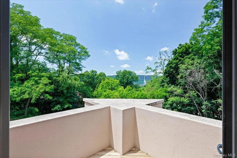 150 Pinecrest Drive Hastings-on-Hudson, NY 10706
