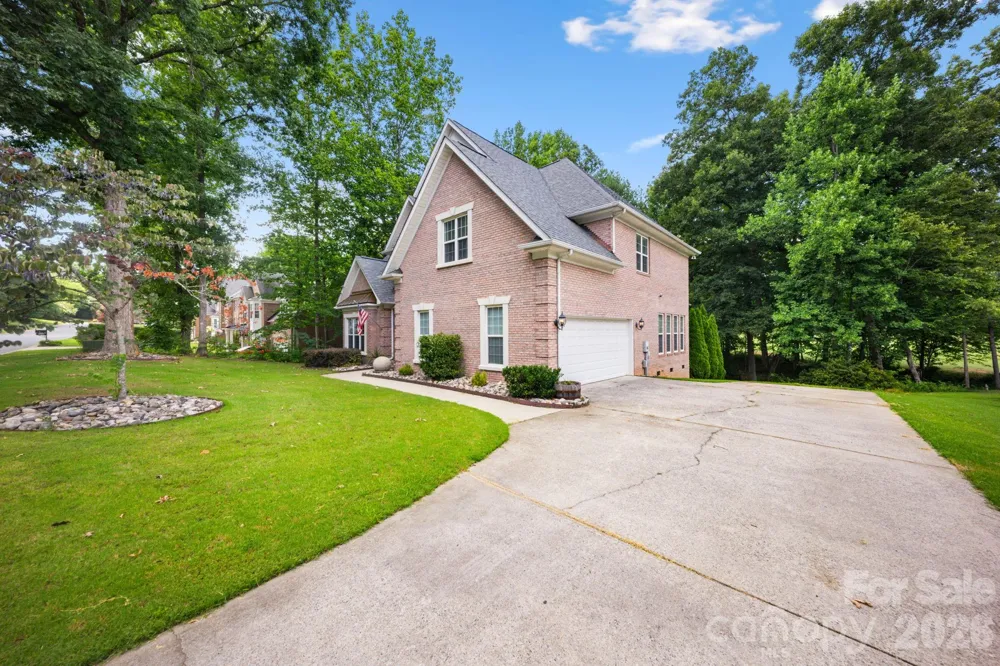 5355 Shannamara Drive Matthews, NC 28104