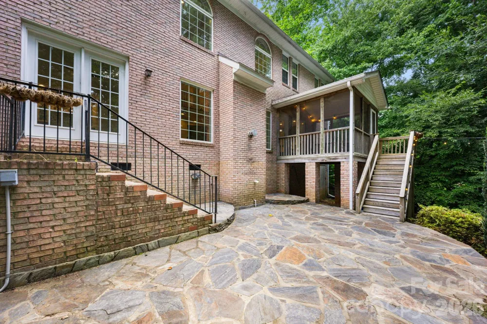 5355 Shannamara Drive Matthews, NC 28104