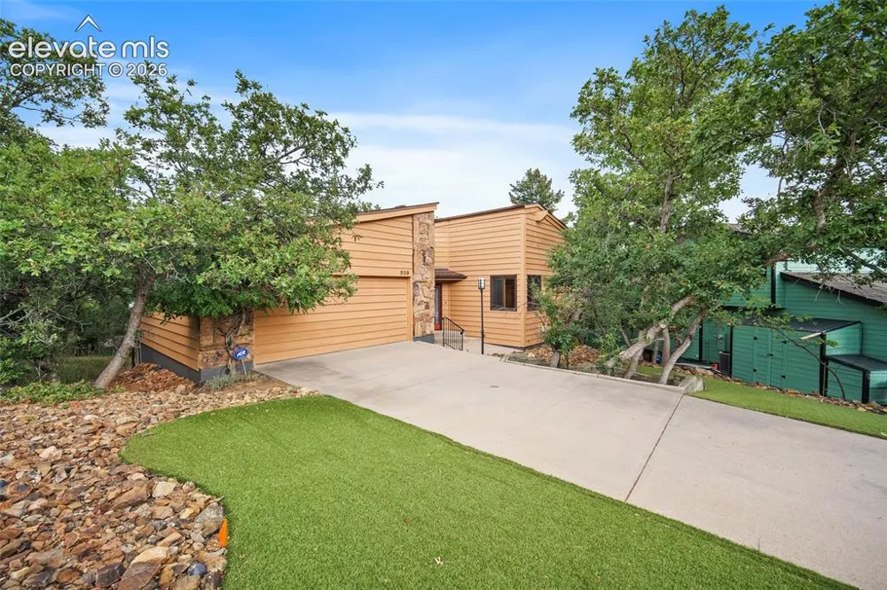 609 Crystal Hills Boulevard Manitou Springs, CO 80829