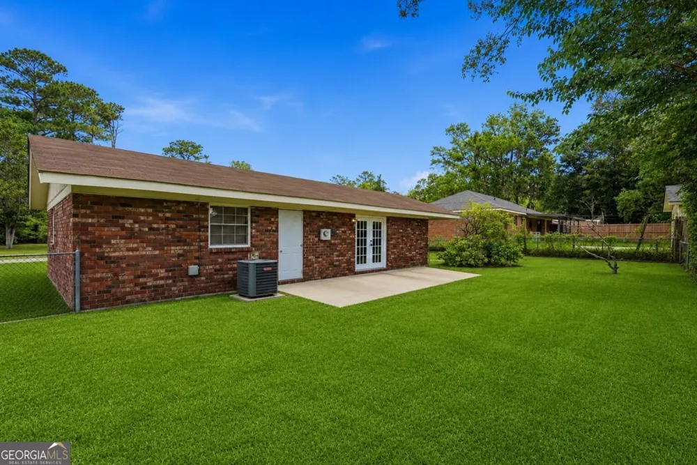 4 Lucian CIR Savannah, GA 31406