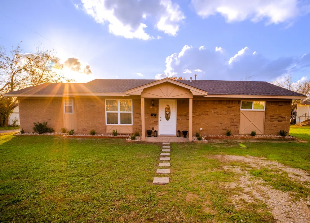 903 Kaufman Mexia, TX 76667