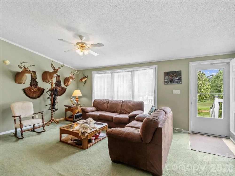 98 Cardinal Lane Burnsville, NC 28714