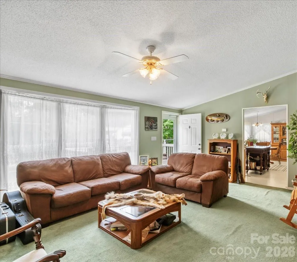 98 Cardinal Lane Burnsville, NC 28714