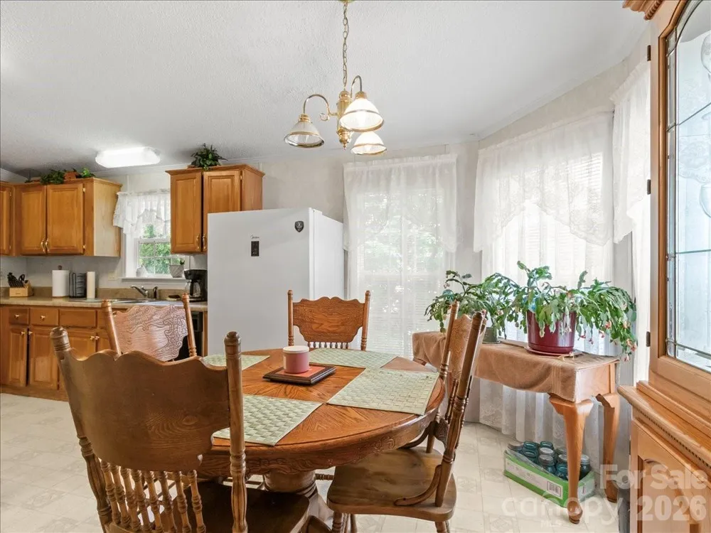 98 Cardinal Lane Burnsville, NC 28714